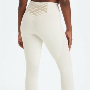 Fabletics High-Waisted 7/8 Legging | SOFT WHITE EGRET | XS | NWT